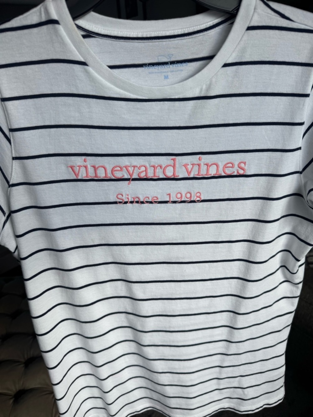 EUC Vineyard Vines Women’s White/Navy Striped Tee w Pink Logo Fun Beach Preppy - Picture 2 of 13